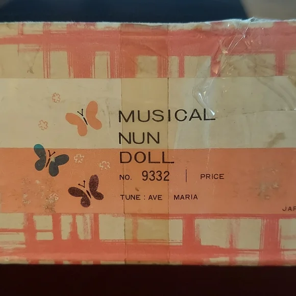 Vintage Genuine Nun Doll 9" with music box Box. Tune is Ave Maria. - Picture 6 of 6